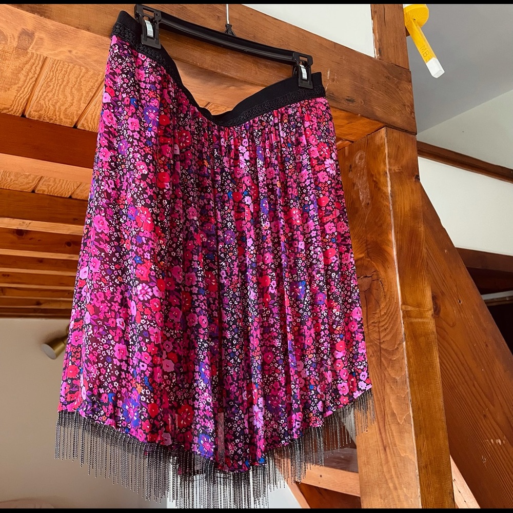 *Like New” Tahari Skirt